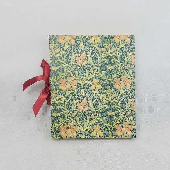 NEW VICTORIAN PHOTO ALBUM Posy Roses Scapbook - Picture 7 of 7